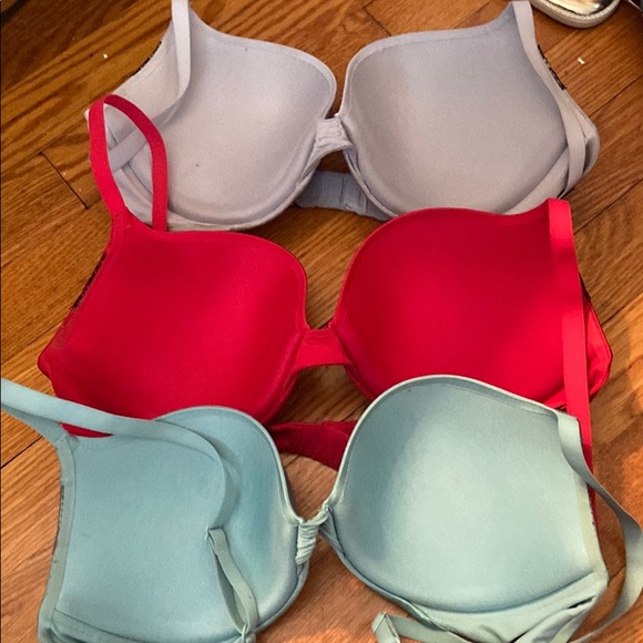 Victorias Secret bras 34C - Picture 2 of 4